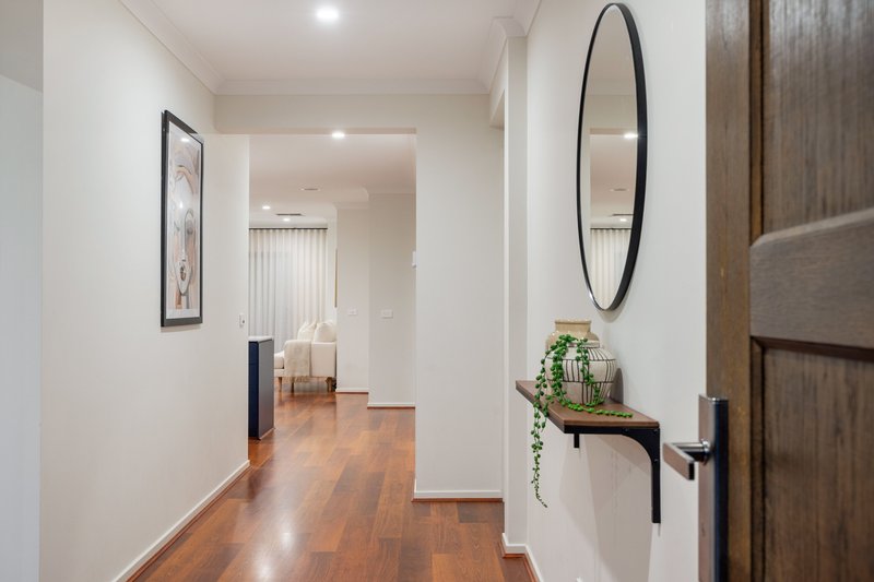 Photo - 50 Scenery Drive, Craigieburn VIC 3064 - Image 2