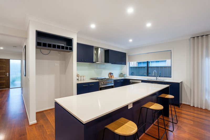 Photo - 50 Scenery Drive, Craigieburn VIC 3064 - Image 5