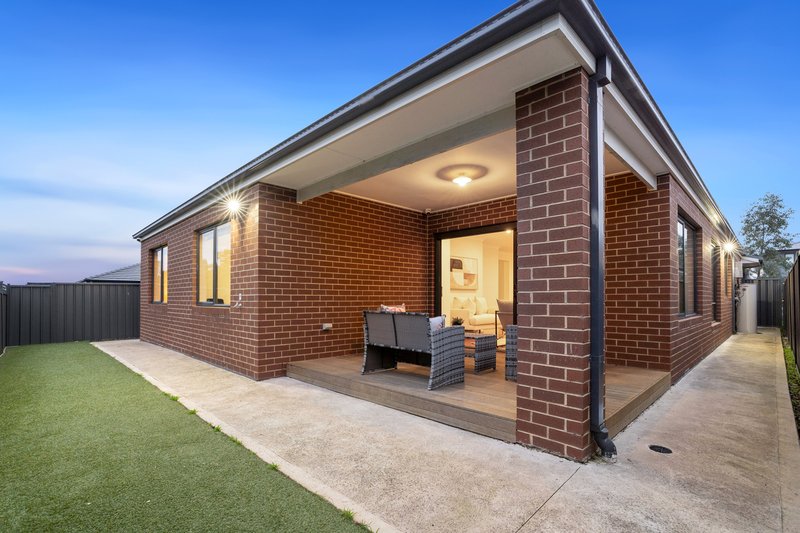 Photo - 50 Scenery Drive, Craigieburn VIC 3064 - Image 14