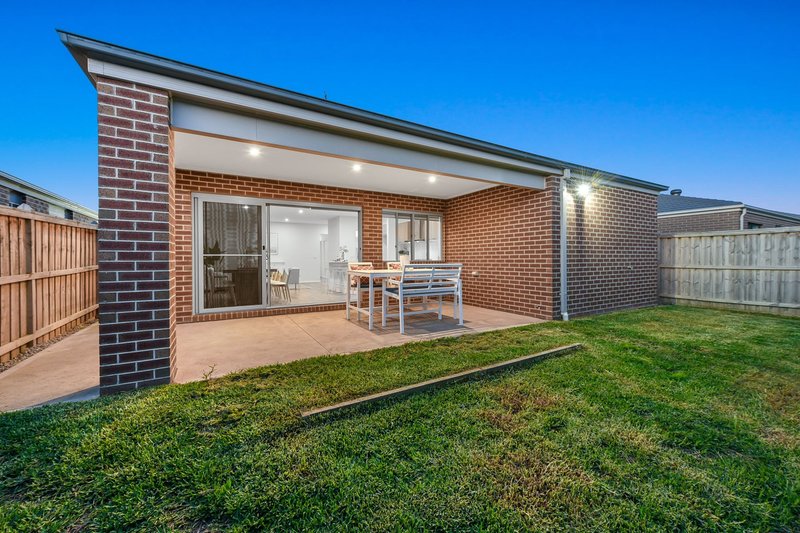 Photo - 50 Skylark Boulevard, Clyde North VIC 3978 - Image 22