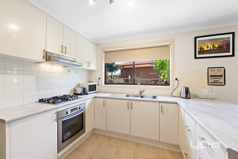 Photo - 50 Stevenage Crescent, Deer Park VIC 3023 - Image 5