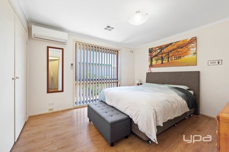 Photo - 50 Stevenage Crescent, Deer Park VIC 3023 - Image 6