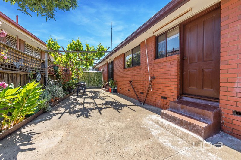 Photo - 50 Stevenage Crescent, Deer Park VIC 3023 - Image 10