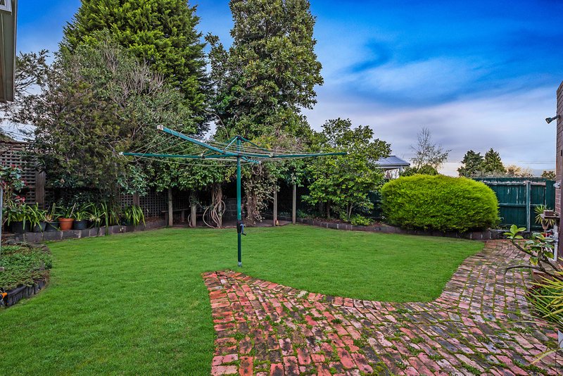 Photo - 50 Tiverton Drive, Mulgrave VIC 3170 - Image 11