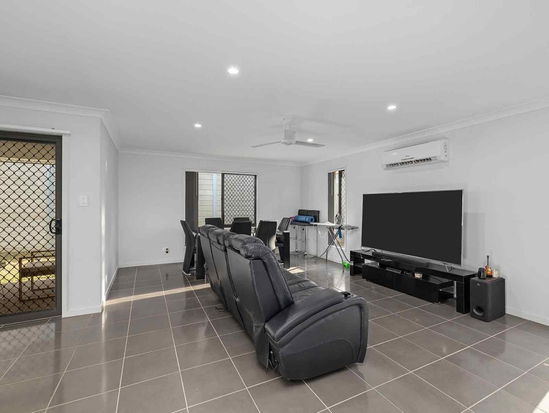 Photo - 50 Woodline Drive, Spring Mountain QLD 4300 - Image 8