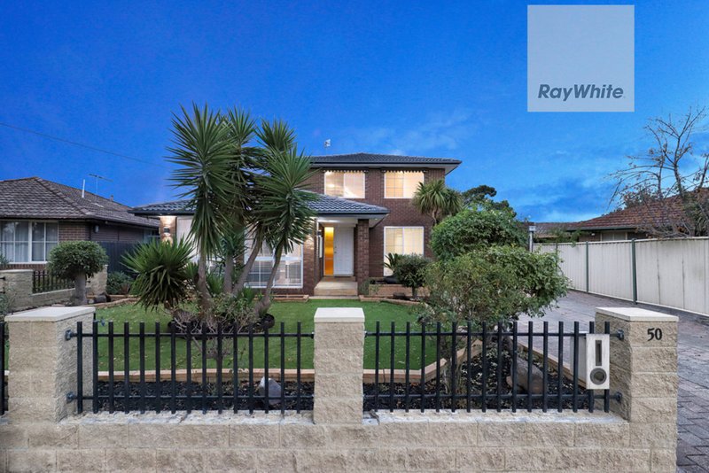 Photo - 50 Woodstock Drive, Gladstone Park VIC 3043 - Image 3