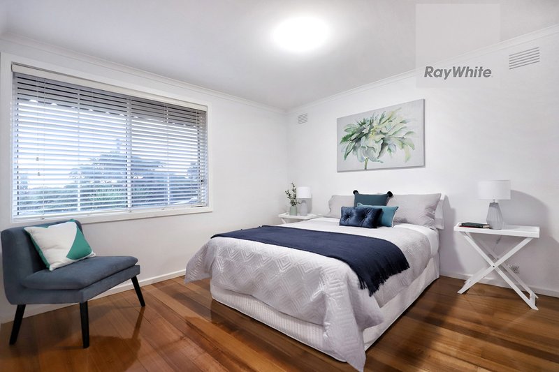 Photo - 50 Woodstock Drive, Gladstone Park VIC 3043 - Image 10