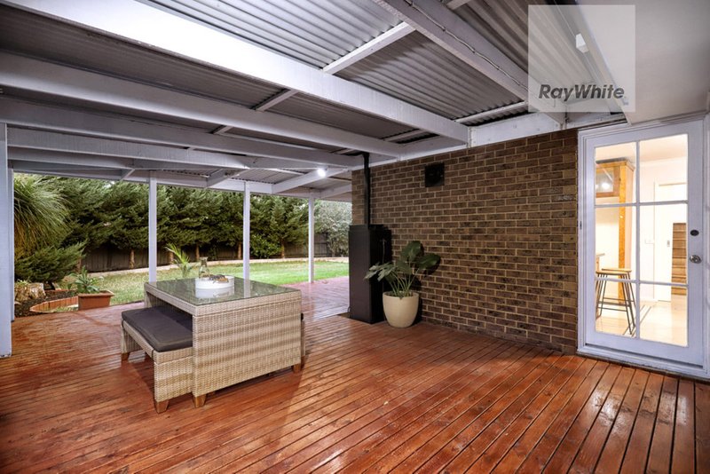 Photo - 50 Woodstock Drive, Gladstone Park VIC 3043 - Image 16