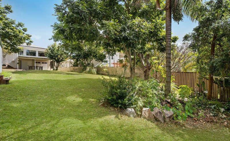 Photo - 50 Wylie Ave , Coorparoo QLD 4151 - Image 3