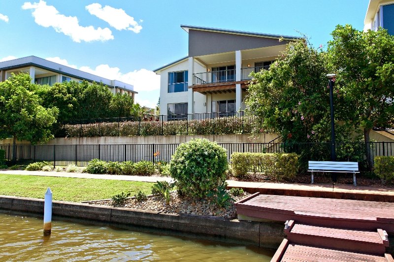 Photo - 5006 Emerald Island Drive, Carrara QLD 4211 - Image 13