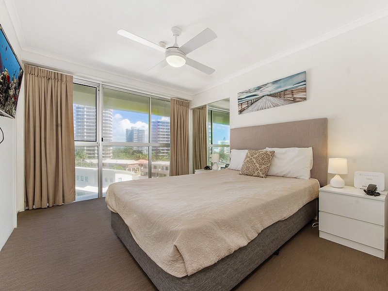 Photo - 501/10 Vista Street, Surfers Paradise QLD 4217 - Image 8