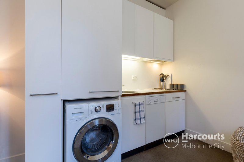 Photo - 502/18-20 Bank Place, Melbourne VIC 3000 - Image 3
