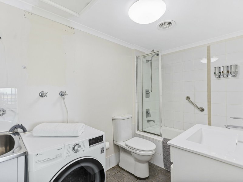 Photo - 502/18 Coral Street, The Entrance NSW 2261 - Image 9