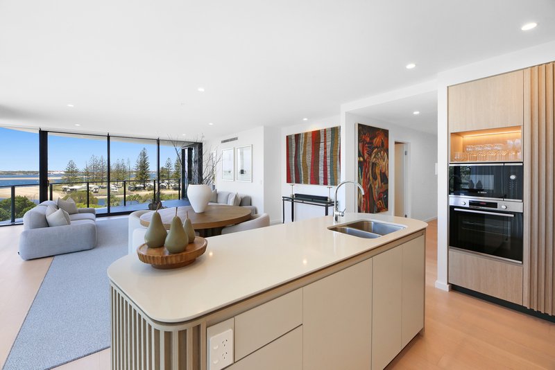 Photo - 502/180 Marine Parade, Labrador QLD 4215 - Image 5
