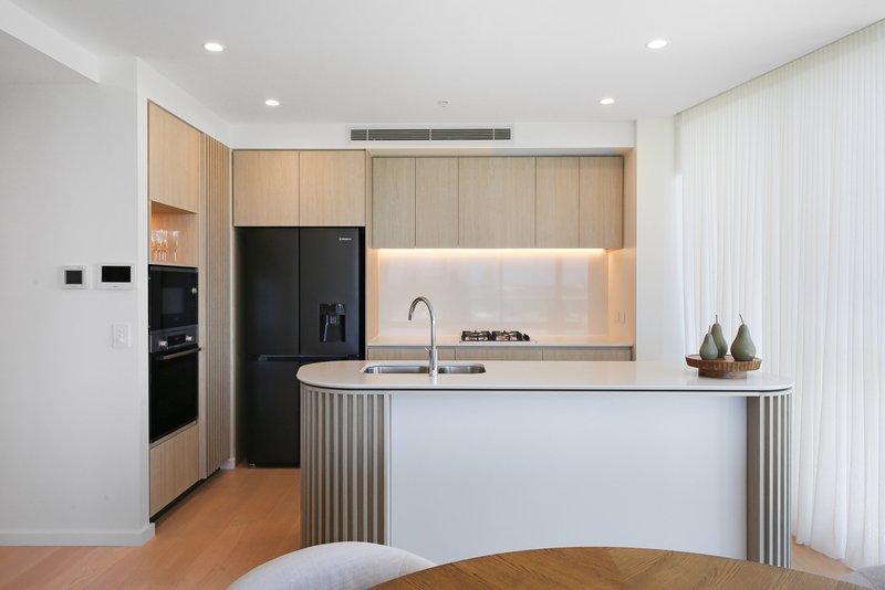 Photo - 502/180 Marine Parade, Labrador QLD 4215 - Image 7