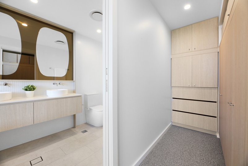 Photo - 502/180 Marine Parade, Labrador QLD 4215 - Image 16