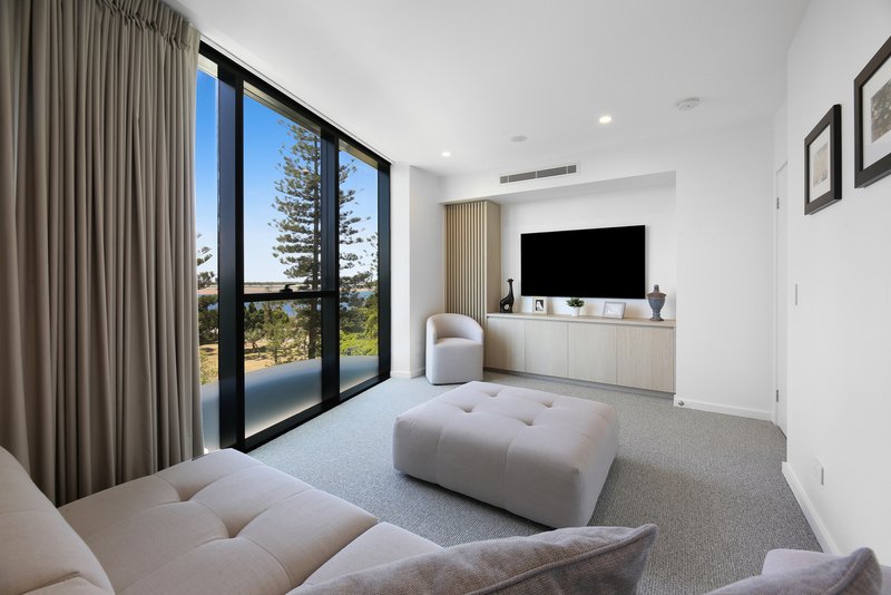 Photo - 502/180 Marine Parade, Labrador QLD 4215 - Image 21