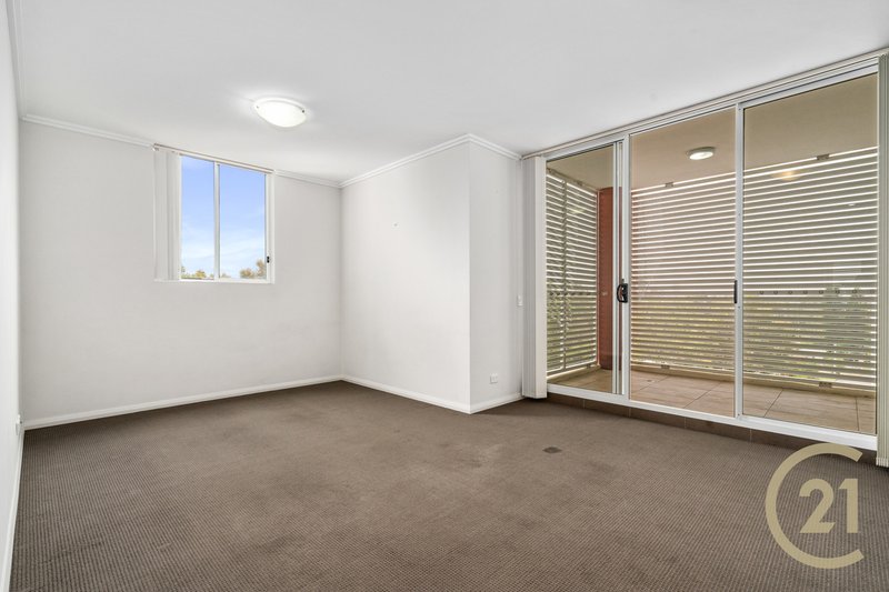 Photo - 502/3 George Street, Warwick Farm NSW 2170 - Image 5