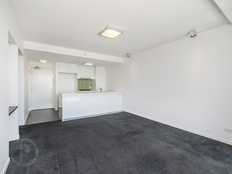 Photo - 503/159 Logan Road, Woolloongabba QLD 4102 - Image 2