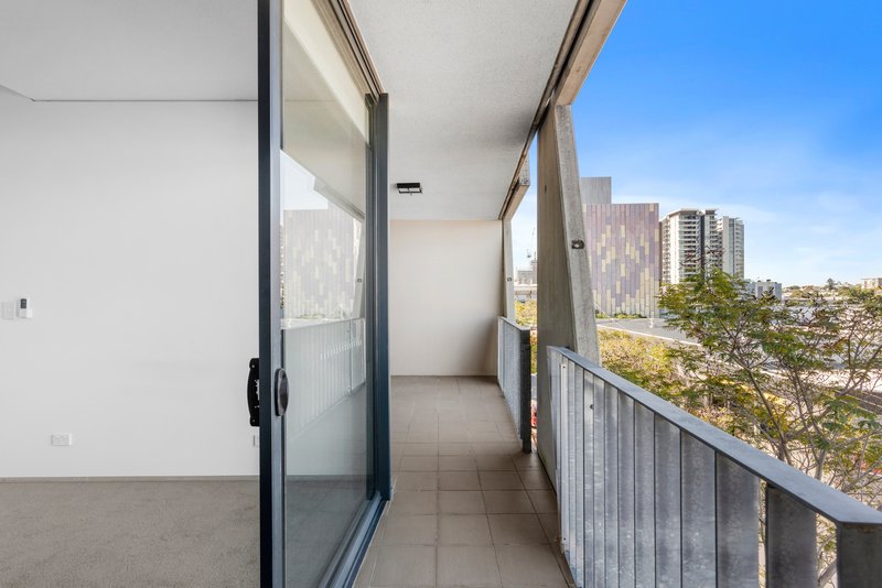 Photo - 503/77 Jurgens Street, Woolloongabba QLD 4102 - Image 8