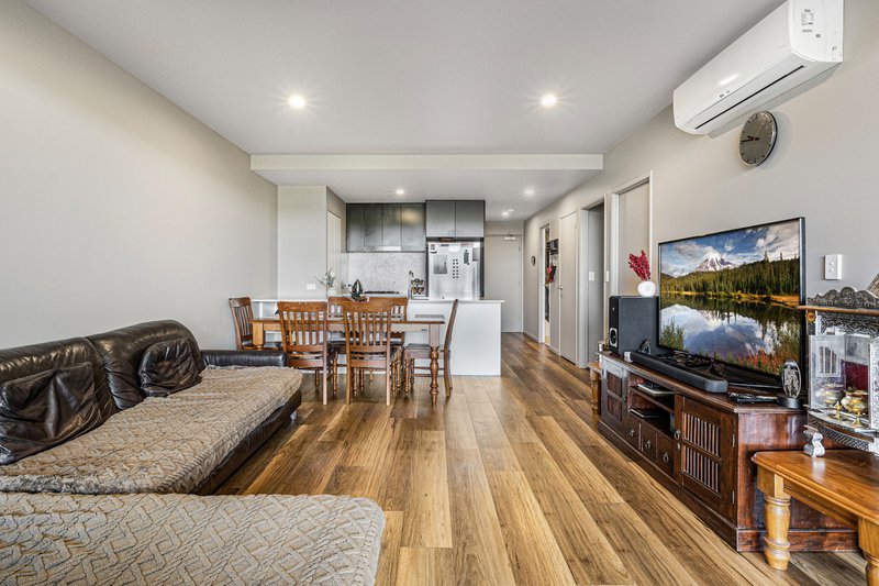 Photo - 504/10 Curwen Terrace, Chermside QLD 4032 - Image 3