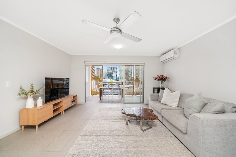 Photo - 504/19 Masters Street, Newstead QLD 4006 - Image 2