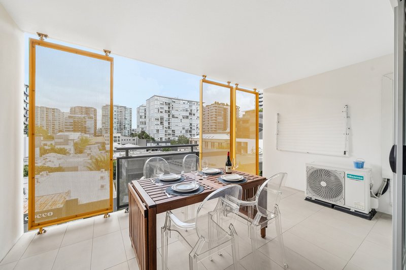 Photo - 504/19 Masters Street, Newstead QLD 4006 - Image 3
