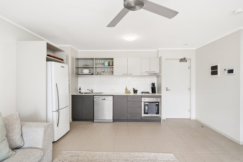 Photo - 504/19 Masters Street, Newstead QLD 4006 - Image 6