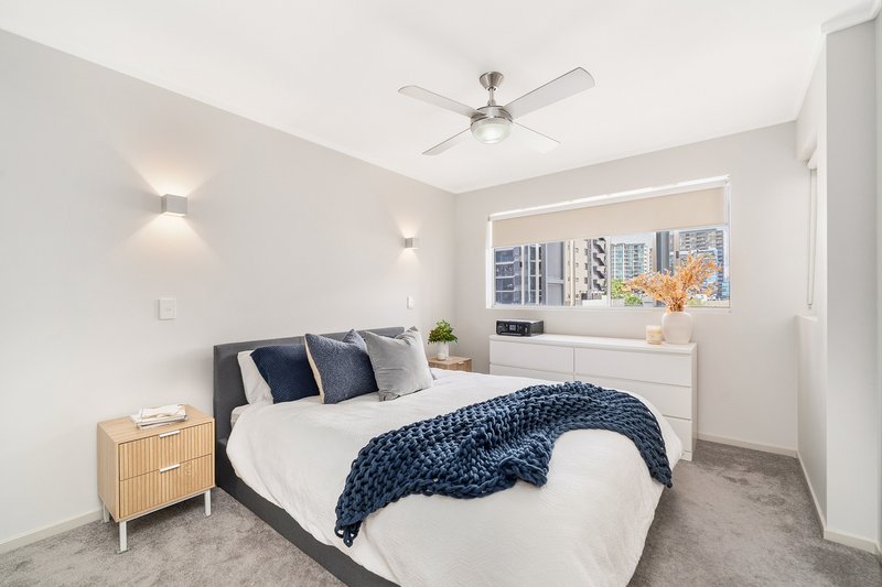 Photo - 504/19 Masters Street, Newstead QLD 4006 - Image 7
