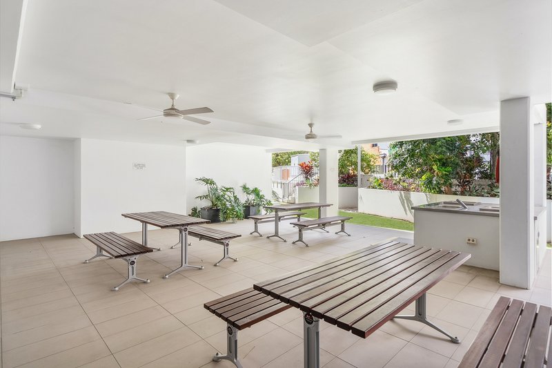 Photo - 504/19 Masters Street, Newstead QLD 4006 - Image 9