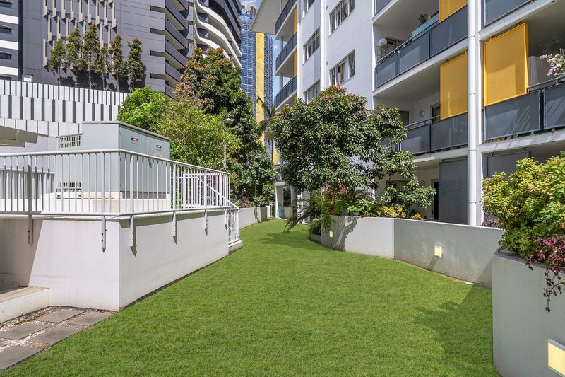 Photo - 504/19 Masters Street, Newstead QLD 4006 - Image 10