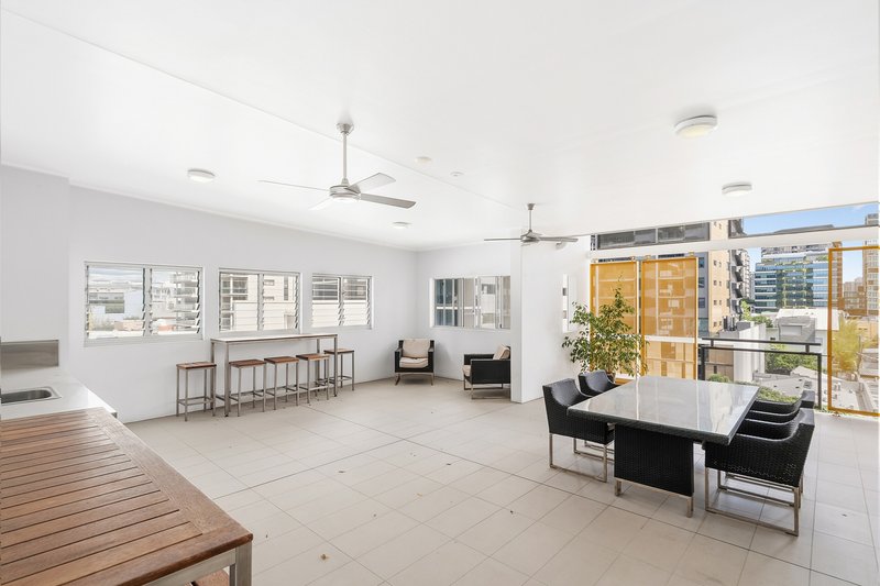 Photo - 504/19 Masters Street, Newstead QLD 4006 - Image 11