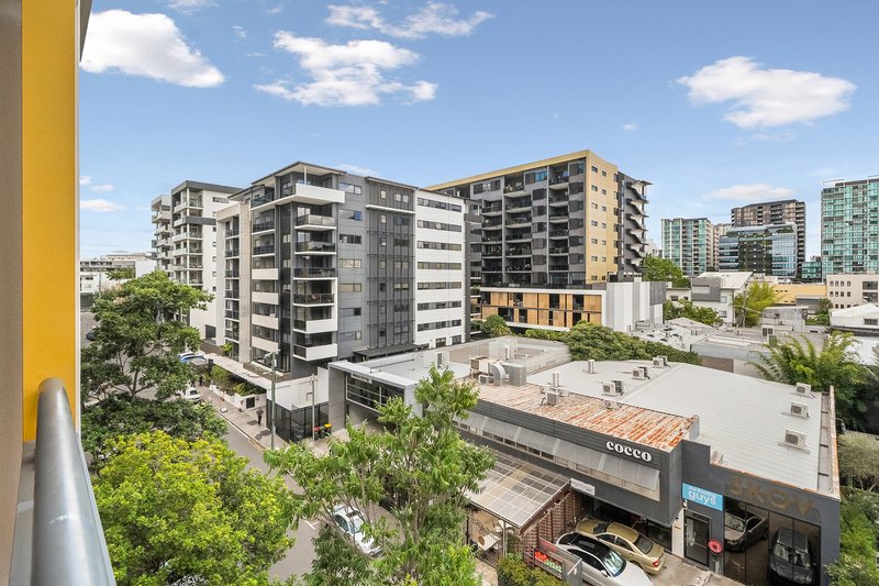 Photo - 504/19 Masters Street, Newstead QLD 4006 - Image 14