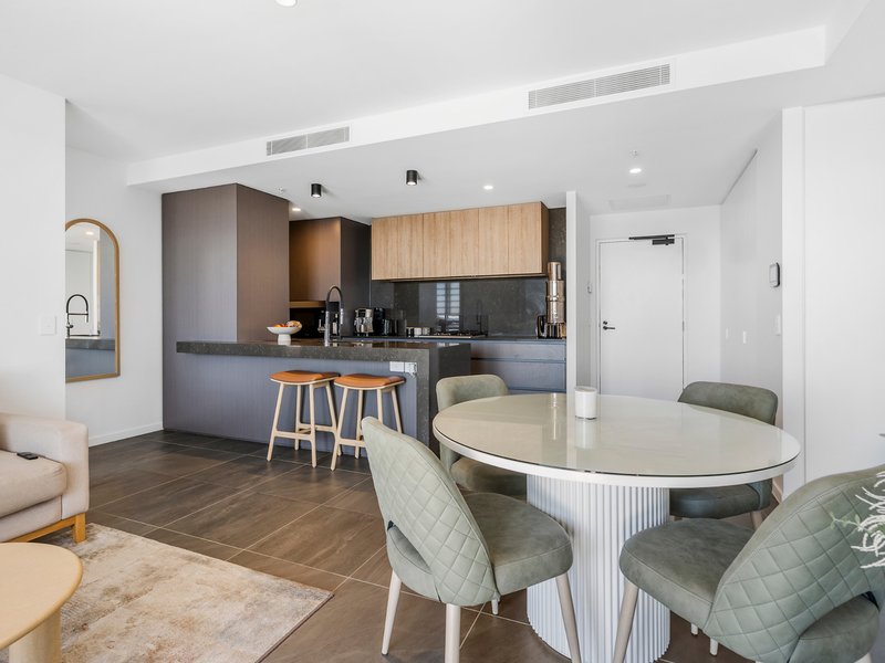 Photo - 504/28 Dalpura Street, Surfers Paradise QLD 4217 - Image 3
