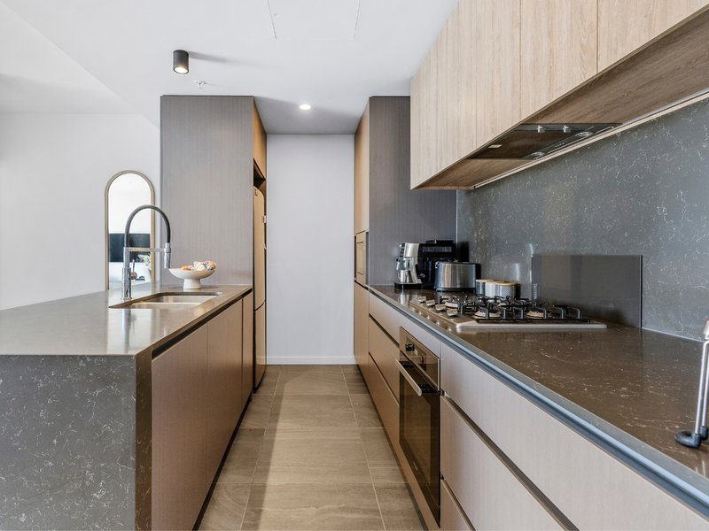 Photo - 504/28 Dalpura Street, Surfers Paradise QLD 4217 - Image 5