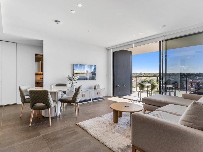 Photo - 504/28 Dalpura Street, Surfers Paradise QLD 4217 - Image 6