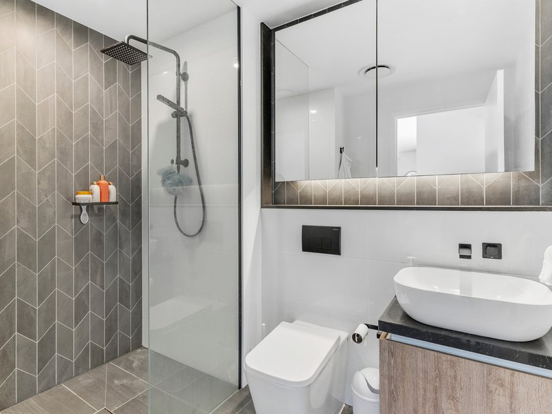 Photo - 504/28 Dalpura Street, Surfers Paradise QLD 4217 - Image 11