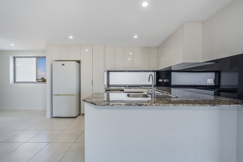Photo - 504/4 Anderson Street, Scarborough QLD 4020 - Image 6