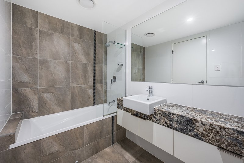 Photo - 504/4 Anderson Street, Scarborough QLD 4020 - Image 10