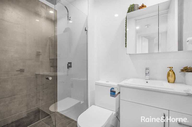 Photo - 505/10 Fielder Street, West Gosford NSW 2250 - Image 8