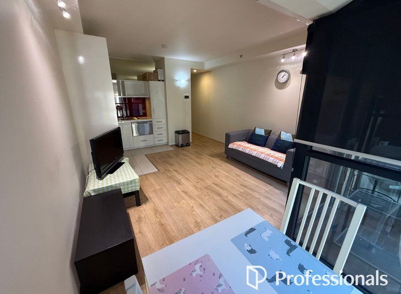 Photo - 505/18 Russell Place, Melbourne VIC 3000 - Image 2