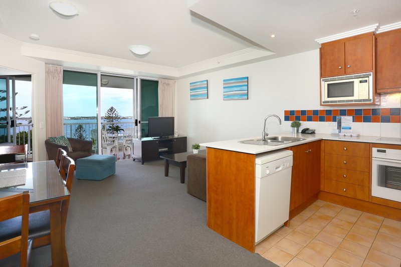 Photo - 505/182 Marine Parade, Labrador QLD 4215 - Image 4