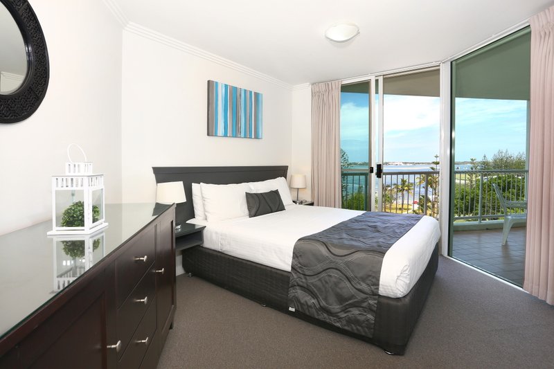 Photo - 505/182 Marine Parade, Labrador QLD 4215 - Image 7