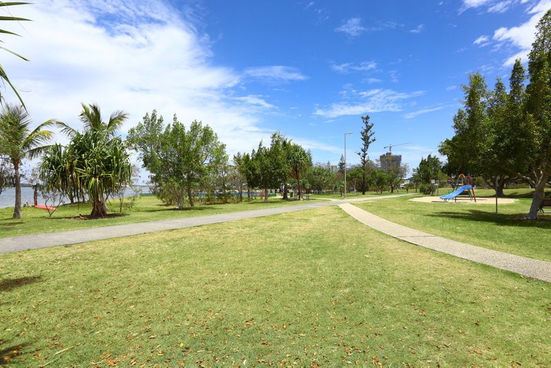 Photo - 505/182 Marine Parade, Labrador QLD 4215 - Image 18