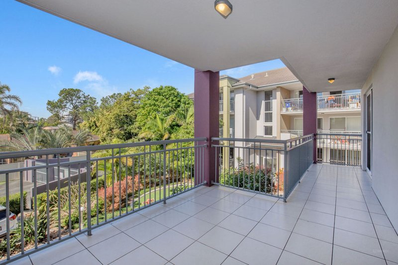 Photo - 505/33 Clark Street, Biggera Waters QLD 4216 - Image 2