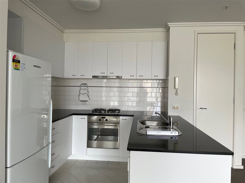Photo - 505/38 Bank Street, South Melbourne VIC 3205 - Image 2