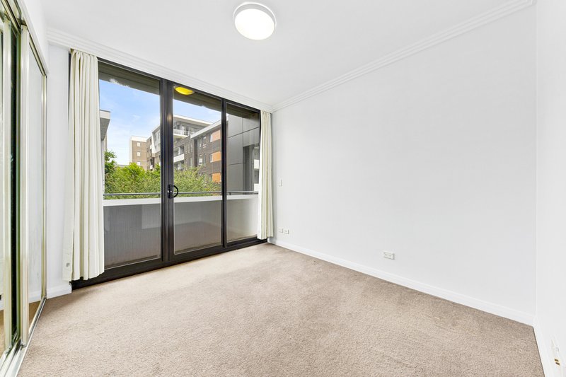 Photo - 506/1 Half Street, Wentworth Point NSW 2127 - Image 4