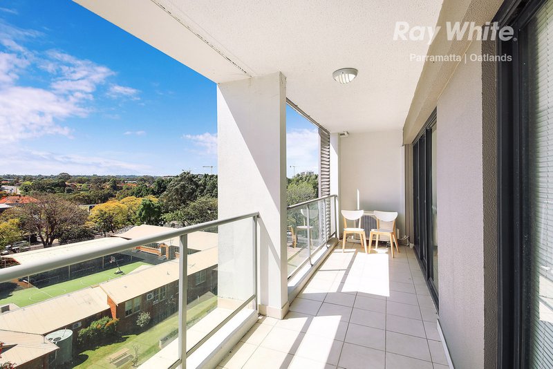 Photo - 506/31-37 Hassall Street, Parramatta NSW 2150 - Image 4