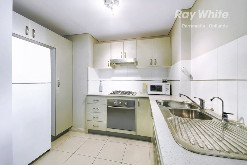 Photo - 506/31-37 Hassall Street, Parramatta NSW 2150 - Image 6