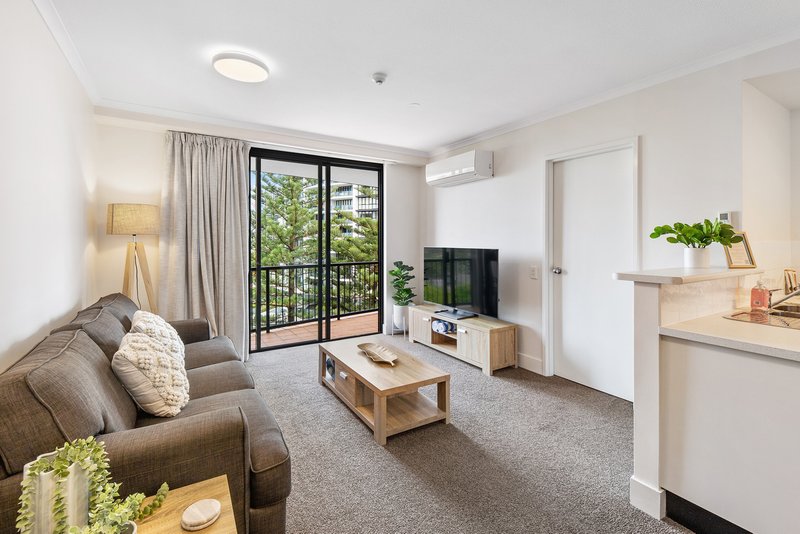 Photo - 506/32 Surf Parade , Broadbeach Waters QLD 4218 - Image 3